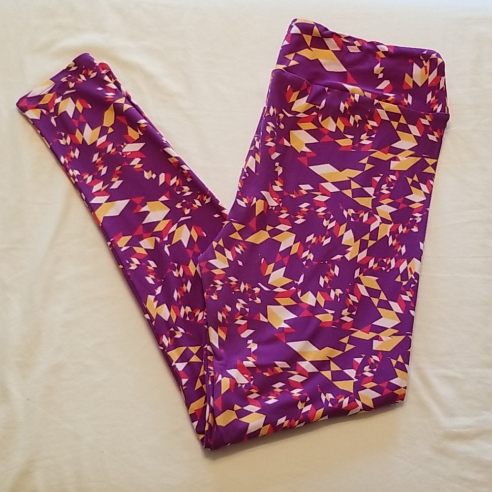 🆕 LuLaRoe Leggings Tall & Curvy Purple Print NWOT - Picture 1 of 4